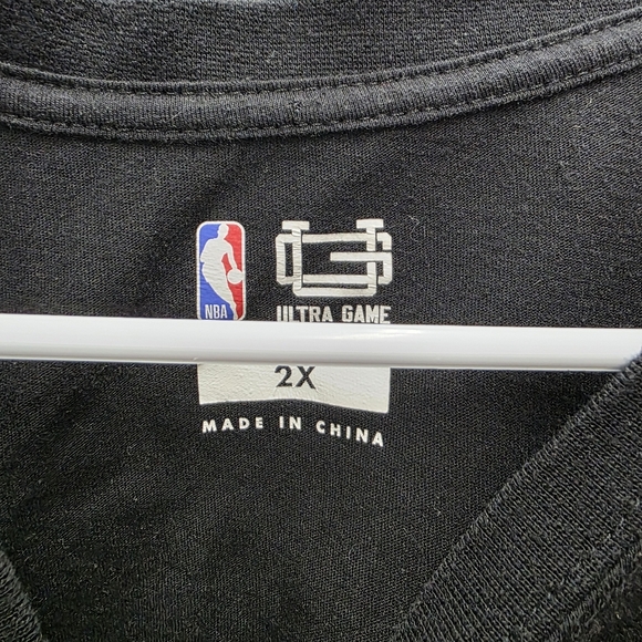 Lebron James Black Lakers Graphic T-Shirt - Picture 2 of 4